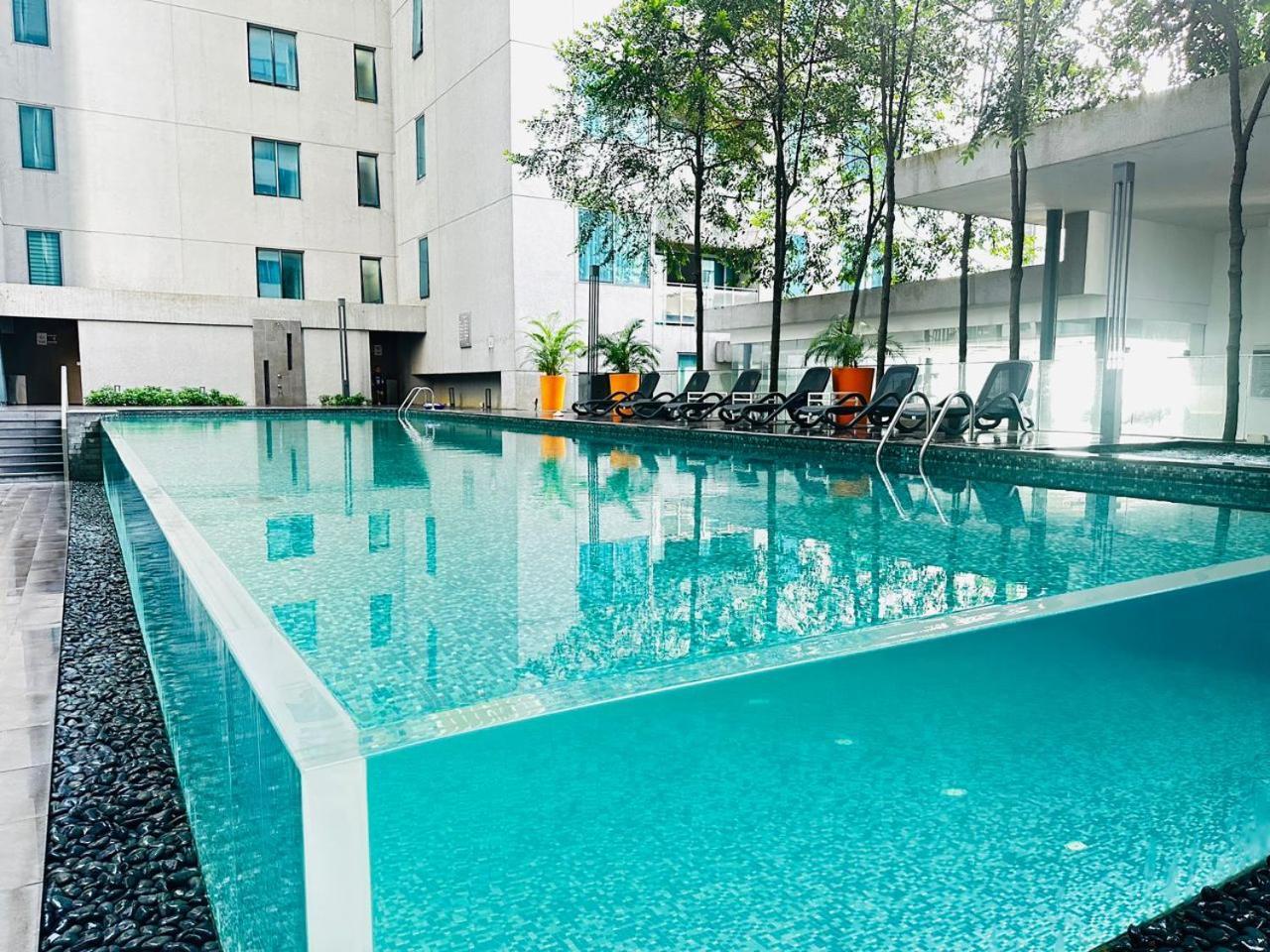 Summer Suites Klcc By Purple Orchid Kuala Lumpur Esterno foto